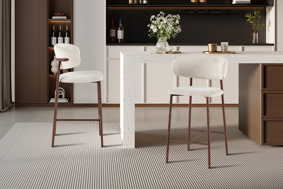 NIEUW - Counterstoel 'Coco' Walnoot - Stof Raven 24 Beige