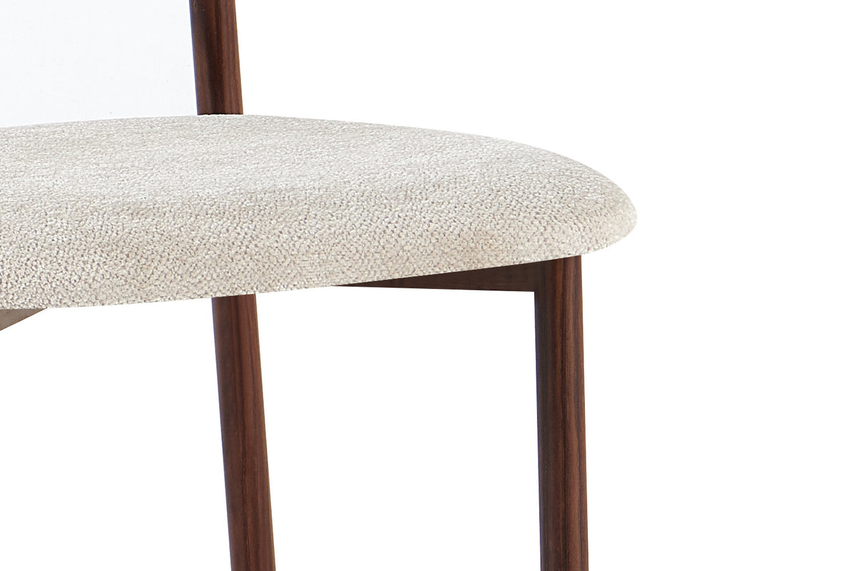 NIEUW - Stoel 'Coco' Walnoot - Stof Fabb Raven 24 Beige