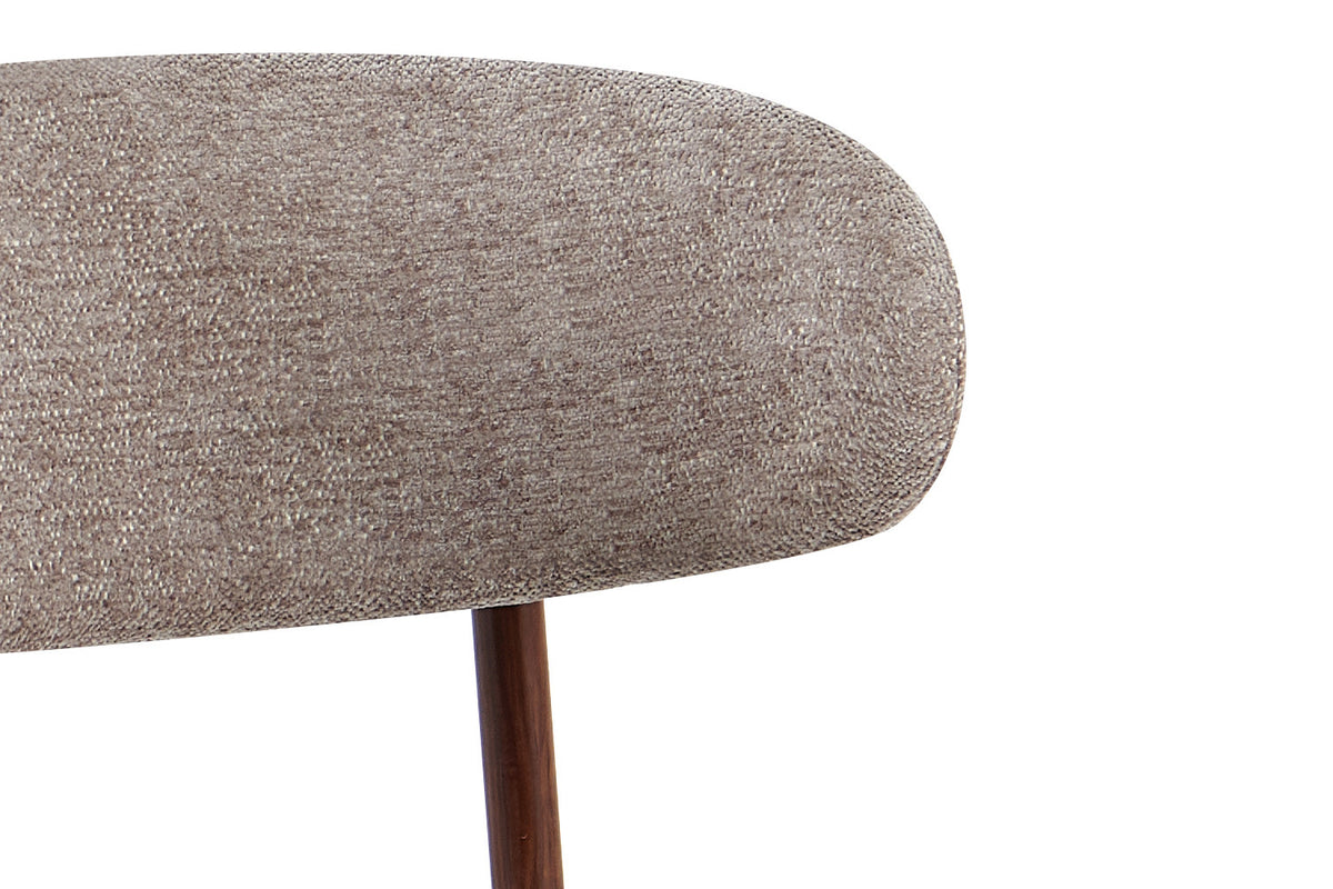 NIEUW - Stoel 'Coco' Walnoot - Stof Fabb Raven 30 Zand