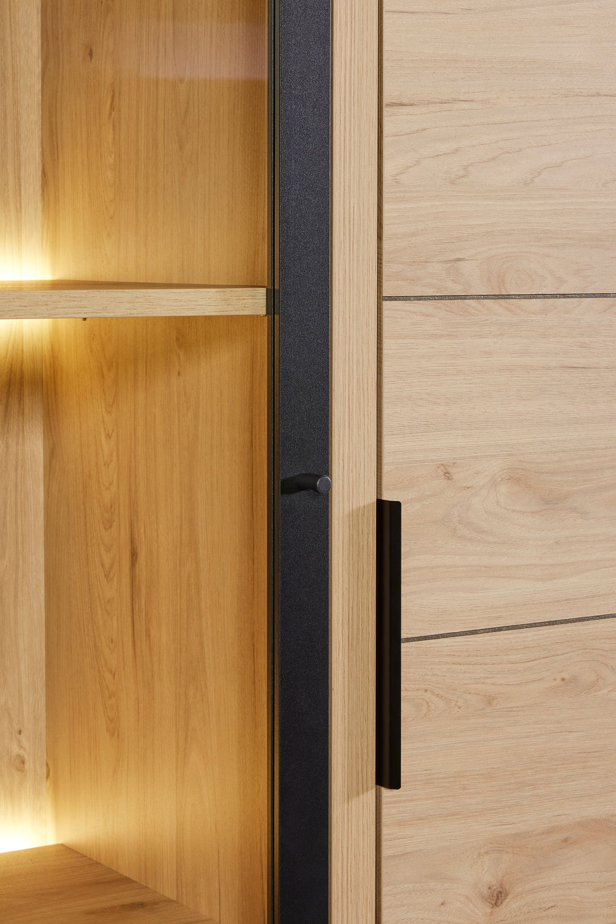 GBO - Vitrine Toby – 120x188x46 cm – Castella oak