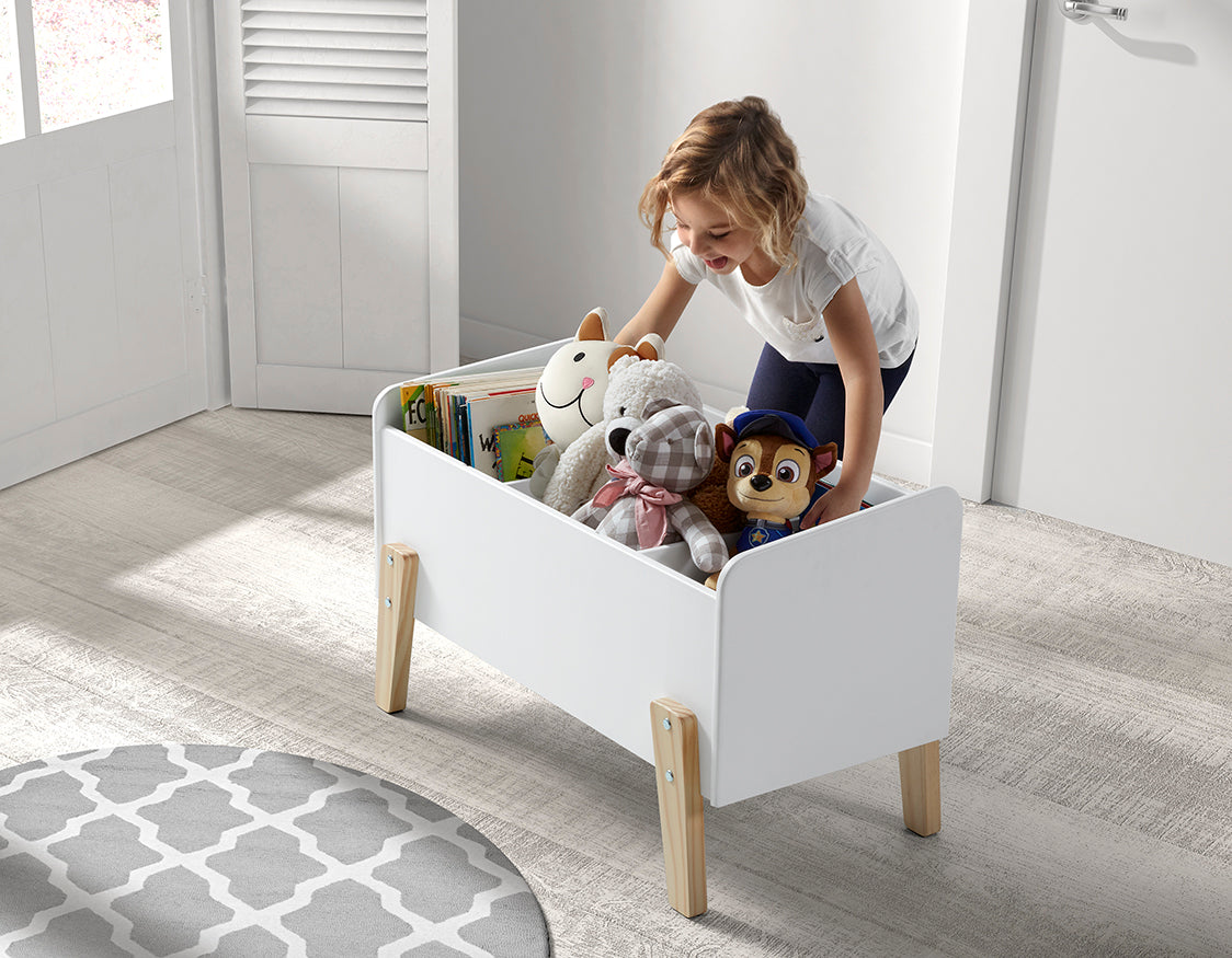 Deze KIDDY-combinatie in wit bestaat uit een bed (90 x 200), nachtkastje en speelkoffer.
