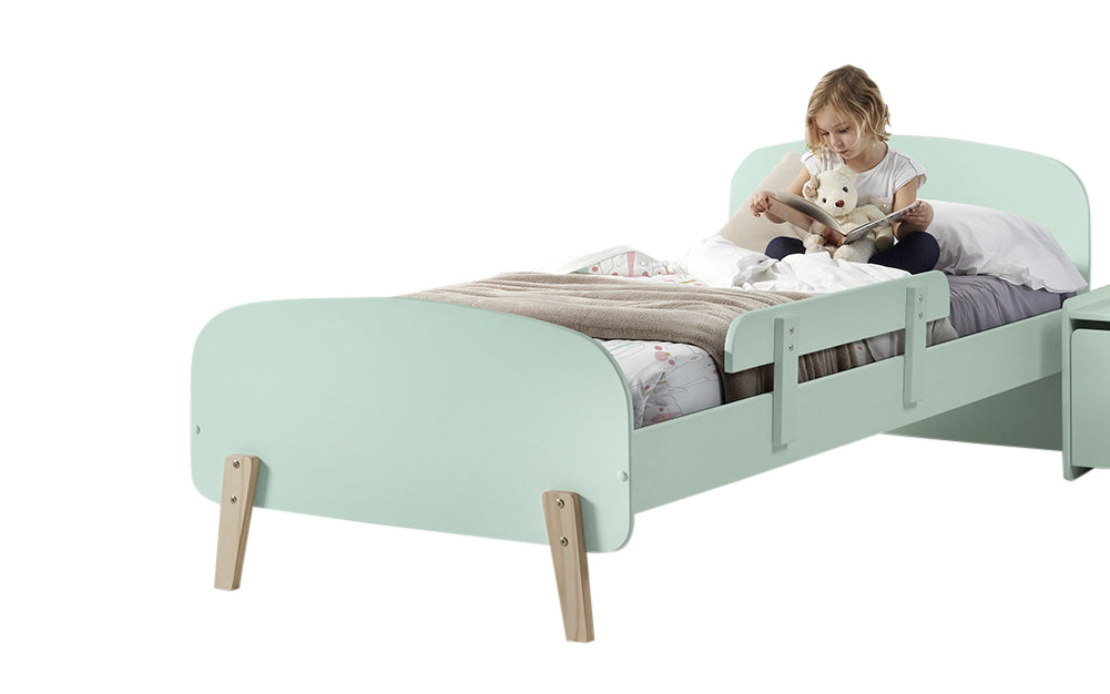 Cette combinaison KIDDY vert menthe se compose d'un lit (90x200) et de la barrière de sécurité correspondante.