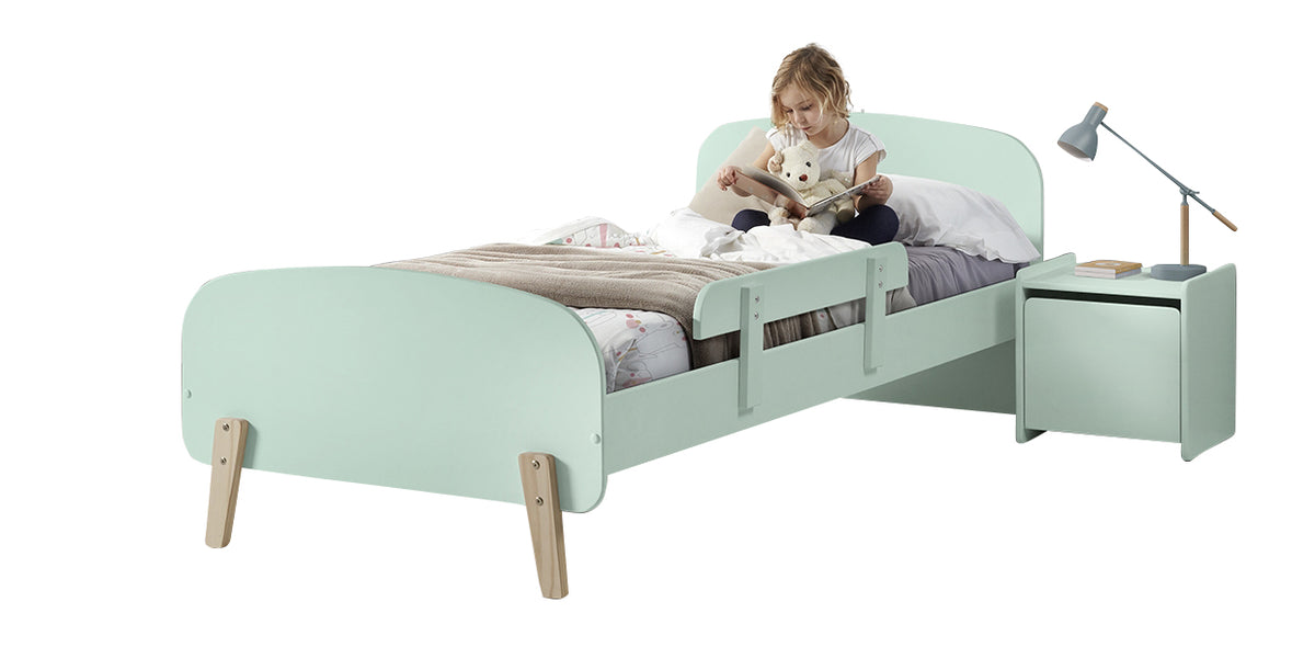 Cette combinaison KIDDY en vert menthe comprend un lit (90x200) avec table de chevet et barrière de sécurité.