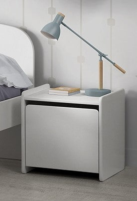 Deze KIDDY combinatie in wit bestaat uit een bed (90x200) met nachtkastje, 2-deurs kleerkast en bureau.