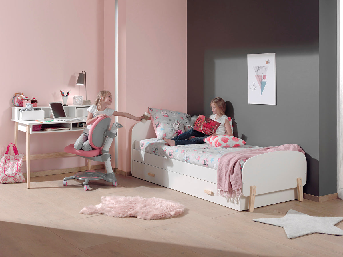 Cette combinaison KIDDY en blanc se compose d'un lit (90x200) avec lit gigogne et bureau assortis.